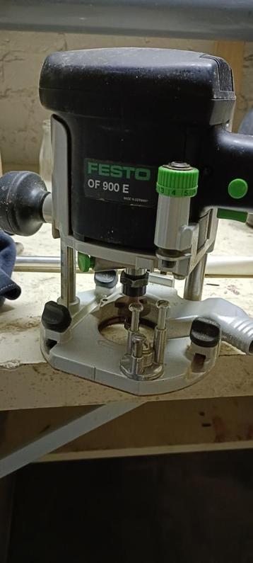 Défonceuse FESTO OF 900 E-Plus avec lot 16 fraises beschikbaar voor biedingen