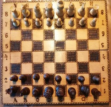 Schaak en Backgammon houten doos artisanaal pyrografisch beschikbaar voor biedingen