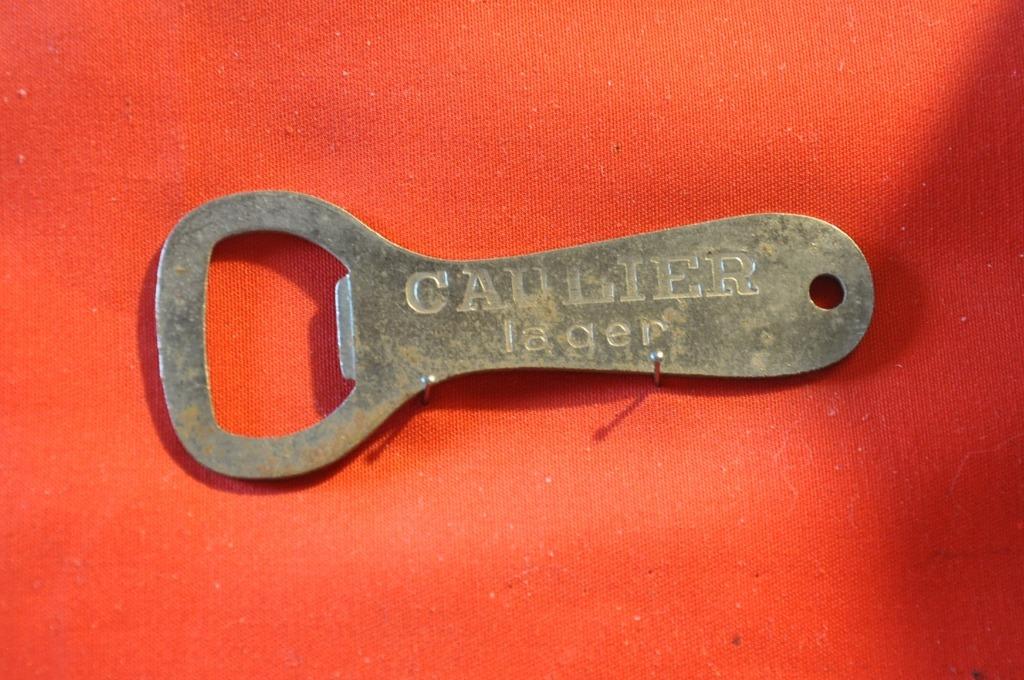 decapsuleur publicitaire en metal caulier lager, Enlèvement ou Envoi, Utilisé, Ouvre-bouteille, Autres marques