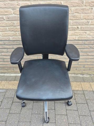 Bureaustoel beschikbaar voor biedingen