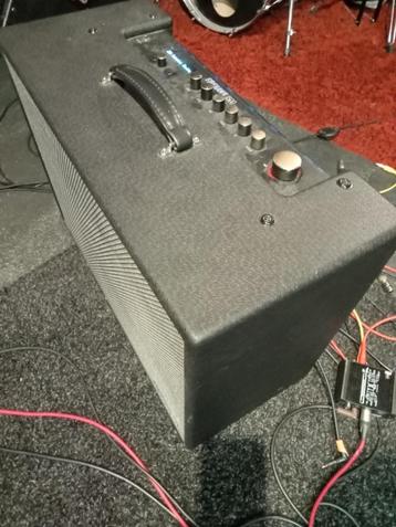 Line 6 Firehawk 1500 beschikbaar voor biedingen