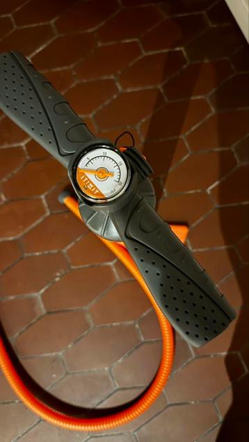 Pompe pour planche paddle Sup ou kayak beschikbaar voor biedingen