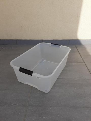 Opberg box / krat met wieltjes / 39 x 57 x 22,5 cm. beschikbaar voor biedingen