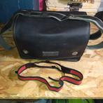 Sacoche Sony, Enlèvement