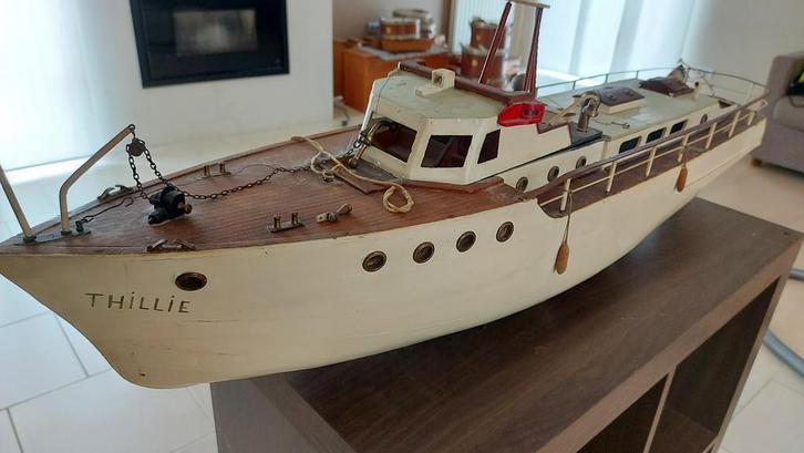 Oude houten modelboot met motortje, Hobby en Vrije tijd, Modelbouw | Boten en Schepen, Ophalen of Verzenden