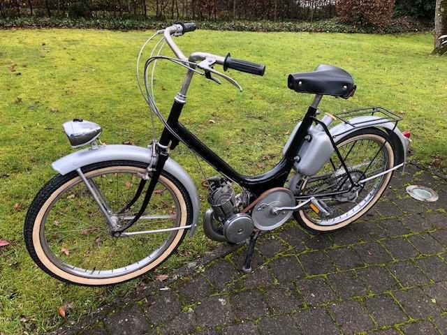 Bromfiets Mobylette uit de jaren 50, Fietsen en Brommers, Brommers | Oldtimers, Overige merken, Ophalen