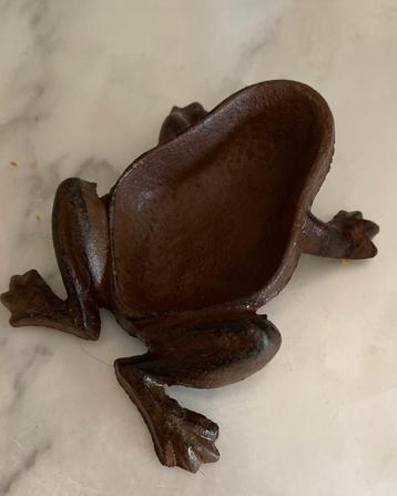 Cendrier en métal en forme de grenouille