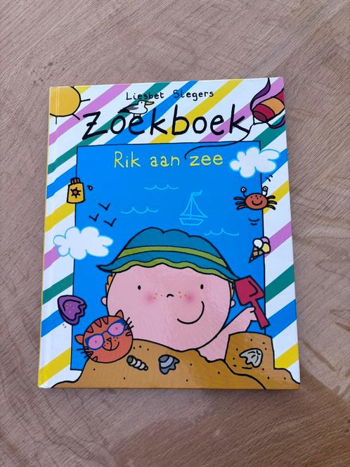 Liesbet Slegers - Zoekboek Rik aan zee, Boeken, Kinderboeken | Kleuters, Zo goed als nieuw, Ophalen