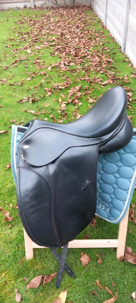Zadel Kent &Masters 17,5 inch, Animaux & Accessoires, Chevaux & Poneys | Selles, Utilisé, Dressage, Enlèvement ou Envoi