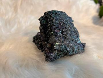 Prachtig zevenkleurig Carborundum mineraal beschikbaar voor biedingen