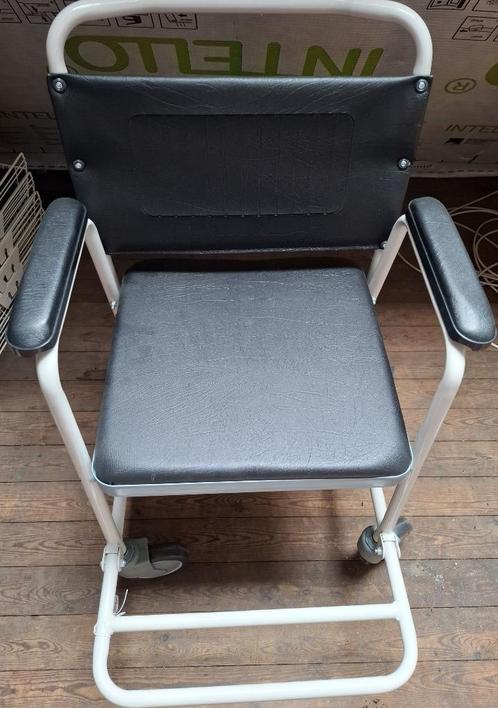 Rolstoel met toilet Quirumed met voetsteun NIEUW, Huis en Inrichting, Overige Huis en Inrichting, Nieuw, Ophalen