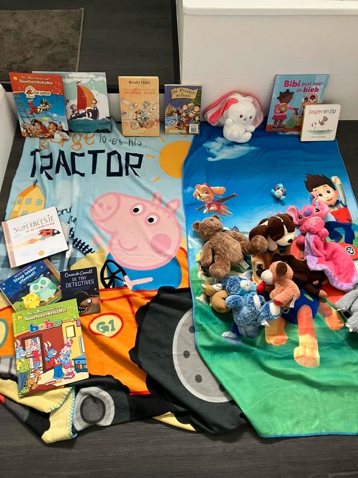 Knuffelset, lakens paw patrol en peppa pig, voorleesboeken, Kinderen en Baby's, Kinderspulletjes, Gebruikt, Ophalen