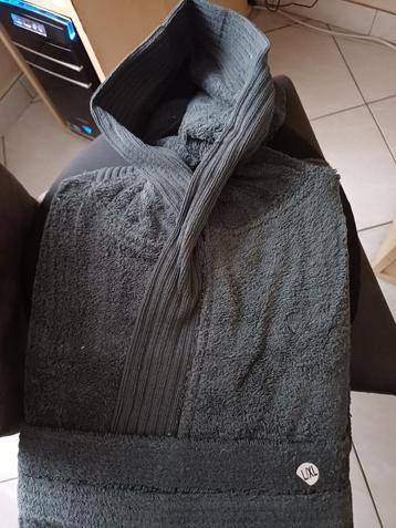 badjas met kap donkergrijs maat L/XL beschikbaar voor biedingen