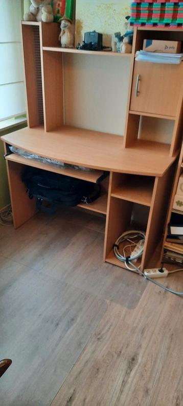 Bureau meubel  beschikbaar voor biedingen