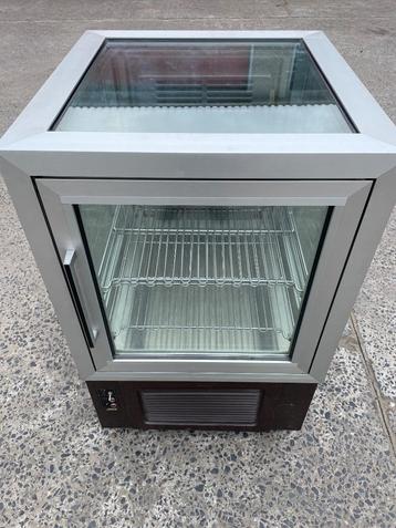 Gebaksvitrine beschikbaar voor biedingen