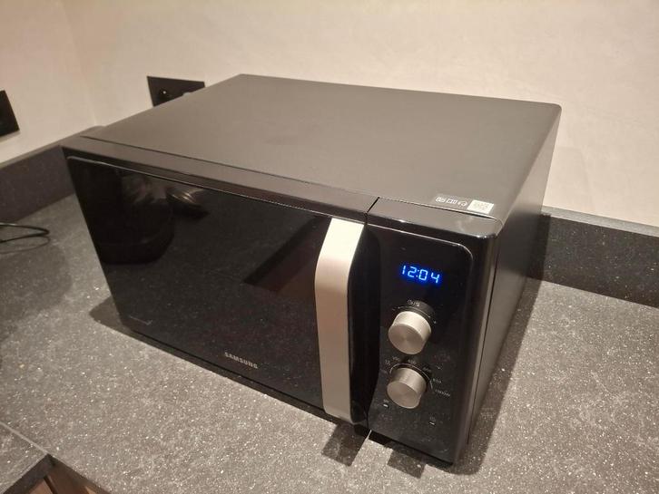 Microgolf Samsung - 2 jaar oud, Electroménager, Micro-ondes, Comme neuf, Autoportant, Moins de 45 cm, Plaque tournante, Enlèvement