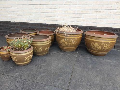 8x bruine terracotta pot bloempot met tekening tuin terras, Tuin en Terras, Bloempotten, Terracotta, Binnen, Tuin, Ophalen of Verzenden