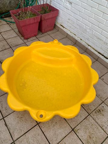 Zonnebloem - Zandbak beschikbaar voor biedingen