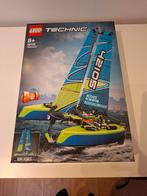 LEGO Technic Catamaran, Hobby en Vrije tijd, Modelbouw | Boten en Schepen, Ophalen