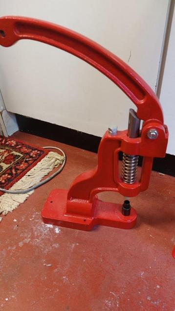 Reveteeer machine - handmatig + doos revetten beschikbaar voor biedingen