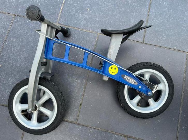 Loopfiets FirstBike Street blauw met rem, Kinderen en Baby's, Speelgoed | Buiten | Voertuigen en Loopfietsen, Zo goed als nieuw