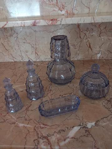 retro toiletgarnituur beschikbaar voor biedingen