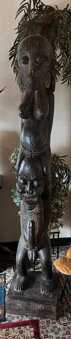Afrikaans houten beeld, Enlèvement