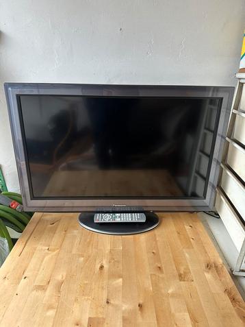 TV LCD Panasonic met afstandsbediening + opties!