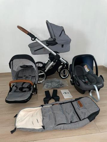 Mutsy Evo 4-Wiel Kinderwagen - Nomad Grey 3-in-1  beschikbaar voor biedingen