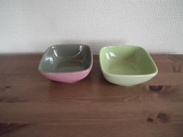 2 keramische bekers (11 x 11 cm). H: 4,5 cm) Yves Rocher beschikbaar voor biedingen