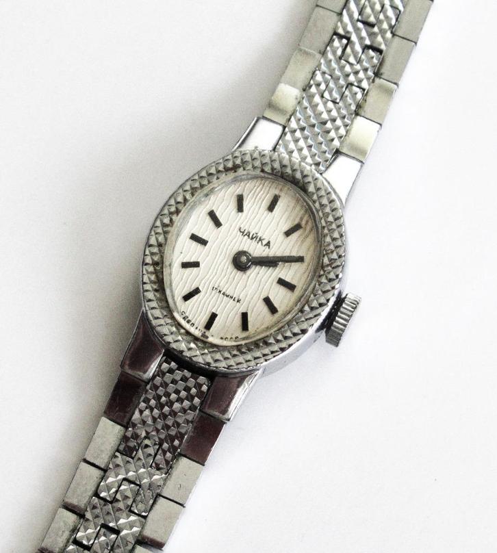 Montre mécanique soviétique vintage pour femmes années '80, Bijoux, Sacs & Beauté, Montres | Femmes, Comme neuf, Enlèvement ou Envoi