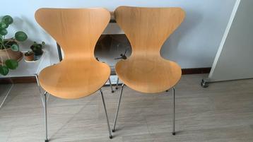 2 Vlinderstoelen Arne Jacobsen voor Fritz Hansen beschikbaar voor biedingen