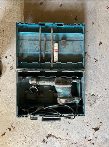 Marteau burineur Makita HM1111C avec burins additionnels beschikbaar voor biedingen