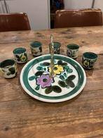 Handgeschilderd aardewerk schotel & kopjes  (BOCH Belgium, Antiek en Kunst, Antiek | Servies compleet, Ophalen of Verzenden