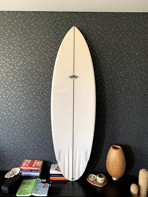 Perfromance surfboard + round tail twin fin, Watersport en Boten, Golfsurfen, Gebruikt, Shortboard, Ophalen