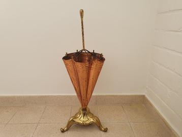 Koperen paraplubak beschikbaar voor biedingen