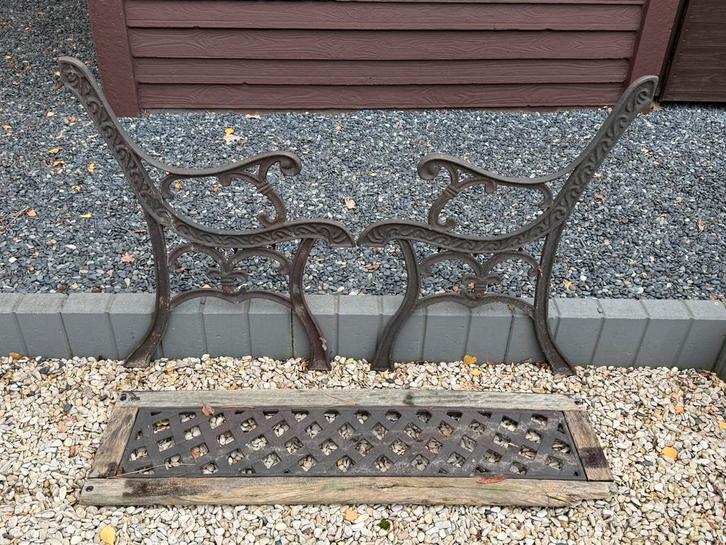 Gietijzeren tuinbank – zijkanten + rugleuning, Tuin en Terras, Tuinbanken, Zo goed als nieuw, Ophalen