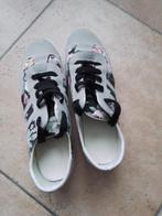 2 paires de baskets à lacets, Ophalen, Gedragen, Sneakers