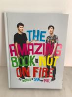 The Amazing book is not on fire - Dan Howell + Phil Lester, Comme neuf, Enlèvement ou Envoi