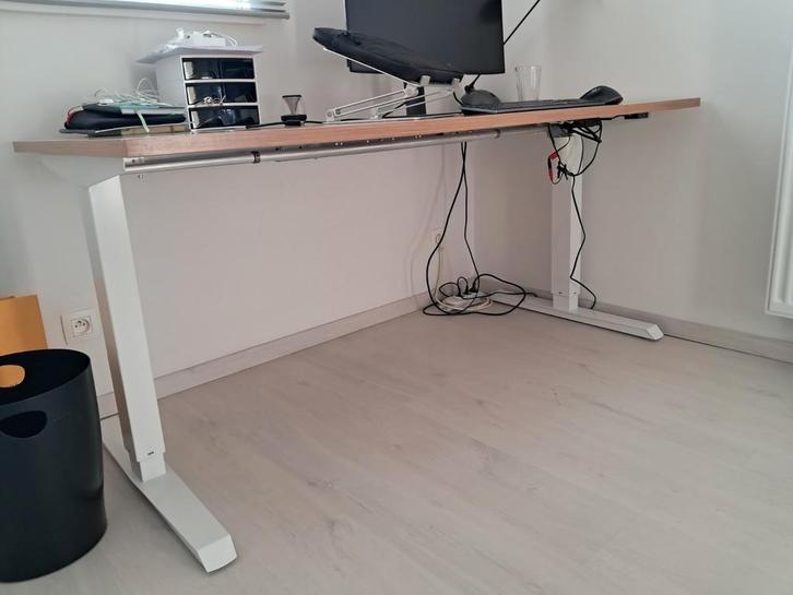Elektrisch verstelbare zit-sta bureau, Huis en Inrichting, Bureaus, Bureau, Elektrisch, Ophalen