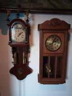 Te koop twee mooie, oude wandklokken!!!, Maison & Meubles, Accessoires pour la Maison | Horloges, Analogique, Utilisé, Enlèvement ou Envoi