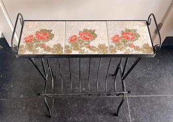 Krantenhouder beschikbaar voor biedingen