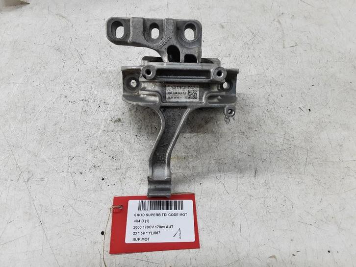 MOTORSTEUN Skoda Superb (NZ3) (01-2023/-) (5Q0199262BJ), Auto-onderdelen, Ophanging en Onderstel, Skoda, Gebruikt