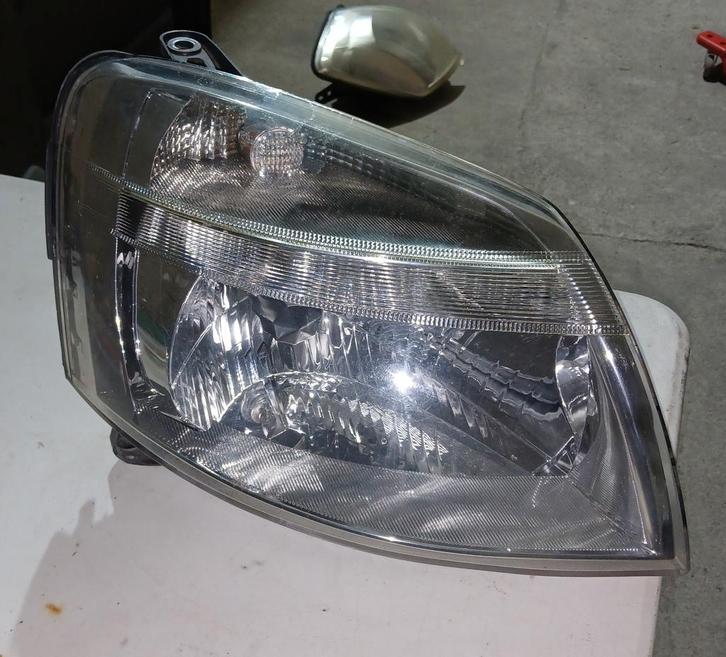 Rechter koplamp partner en berlingo, Auto-onderdelen, Verlichting, Peugeot, Gebruikt, Ophalen of Verzenden