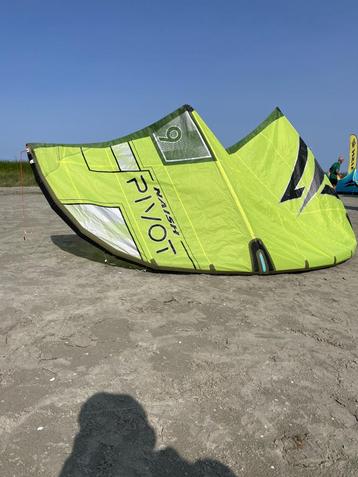 Naish Pivot 2024 9m (neongeel of rood) beschikbaar voor biedingen