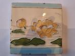 Tegel Hasselts Keramiek: gele lelies. Art Nouveau, Ophalen of Verzenden