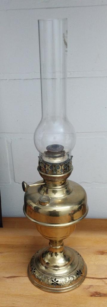 Petroliumlamp beschikbaar voor biedingen