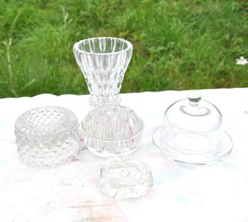 lot de verrerie divers 5 pieces vase saleron bougeoir  beschikbaar voor biedingen