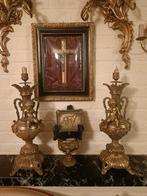 Paire de Bougeoirs d'Exception, Enlèvement, Bronze