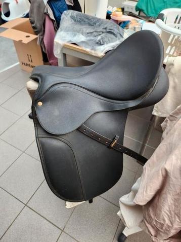 Dressuurzadels KN, Wintec en Merano beschikbaar voor biedingen